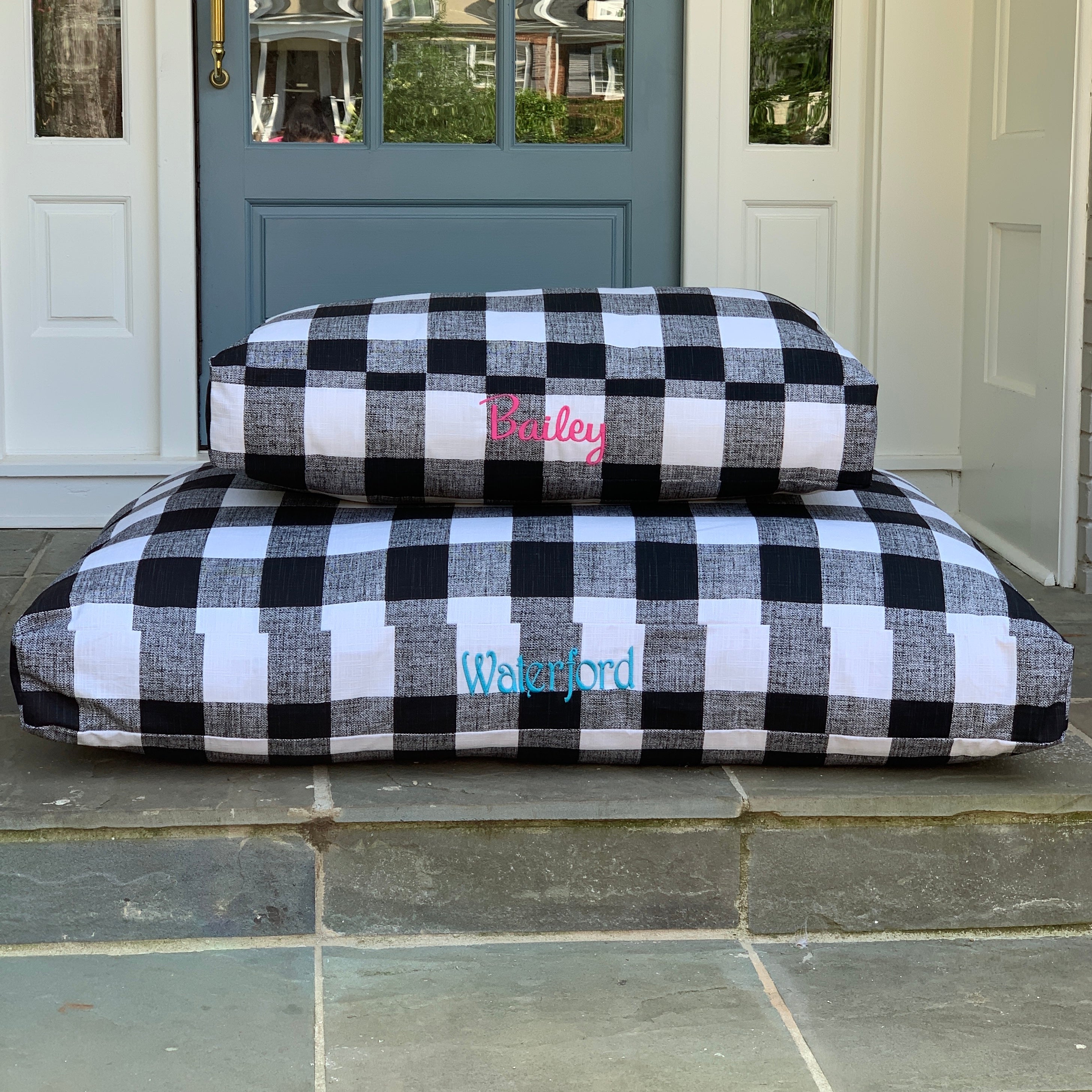 Black and white 2024 buffalo check dog bed